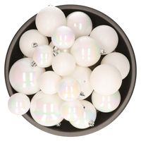 Decoris kerstballen - 26x st - parelmoer wit - kunststof - mix 6, 8 en 10 cm
