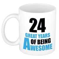 Verjaardag 24 jaar Koffiemok Cadeau - Great years of being awesome - wit/blauw