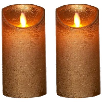 Led kaars/stompkaars - 2x - goud - H15 x D7,5 cm - wax - warm wit licht - bewegende vlam
