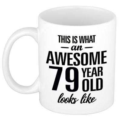 This is what an awesome 79 year old looks like - cadeau koffiemok - 300 ml - verjaardag 79 jaar This is what an awesome 79 year old looks like - cadeau koffiemok - 300 ml - verjaardag 79 jaar