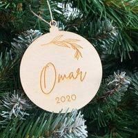 Gepersonaliseerde kerstbal met takje en naam - thumbnail