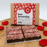 Love Bite Brownie - 6 Brownies Per Post - Brievenbus Pakket - Box Brownies - Hartjes Brownie - Traktatie Hartjes - Hart Onder De Riem Cadeau - Love