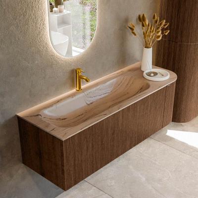 Badmeubel Mondiaz Kurve-Dlux | 135 cm | Meubelkleur Walnut | Wastafelkleur Arena | Solid surface | Wasbak linker zijde spoelbak | 1 kraangat