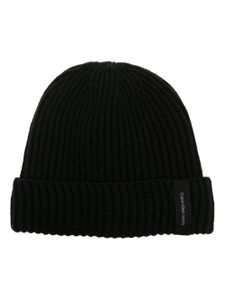 Calvin Klein Jeans bonnet en maille nervurée à patch logo - Noir