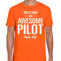 Cadeau T-shirt voor heren - oranje - this is what an awesome pilot looks like - verjaardag - beroep