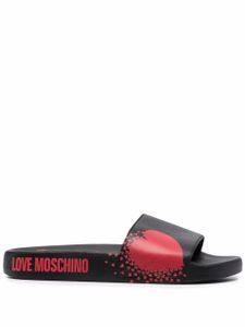 Love Moschino claquettes à logo imprimé - Noir