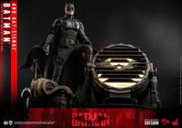 Hot Toys The Batman Movie Masterpiece Batman with Bat-Signal