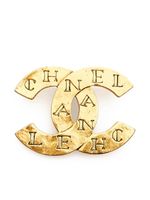 CHANEL Pre-Owned broche à logo CC gravé - Or - thumbnail