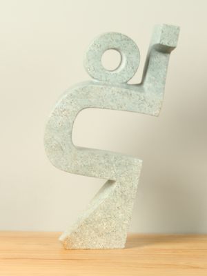 Sculptuur natuursteen Modern Person, 47 cm