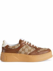 Gucci baskets à logo GG embossé - Marron