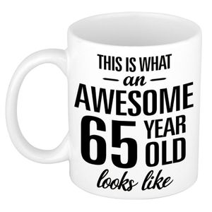 Awesome 65 year cadeau mok / verjaardag beker 300 ml   -