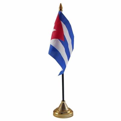 Vlag Cuba tafelvlaggetje - 10 x 15 cm - met gouden standaard - Hoogte 27 cm Vlag Cuba tafelvlaggetje - 10 x 15 cm - met gouden standaard - Hoogte 27 cm