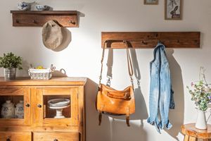 Massieve wandkapstok HEMINGWAY 60cm natuurlijk gerecycled teakhout met plank - 39551