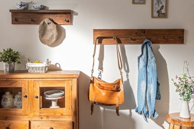 Massieve wandkapstok HEMINGWAY 60cm natuurlijk gerecycled teakhout met plank - 39551