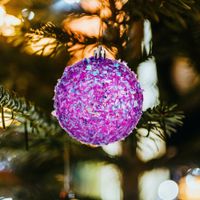 Kerstballen - 18x stuks - paars glitter - kunststof - 8 cm - thumbnail