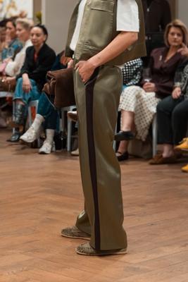 Margaux Lonnberg broek Idao kaki satin