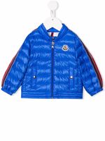 Moncler Enfant veste matelassée à patch logo - Bleu - thumbnail