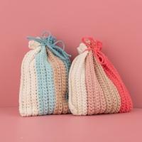 Haakpatroon Yarn and Colors Ruffle Pouch