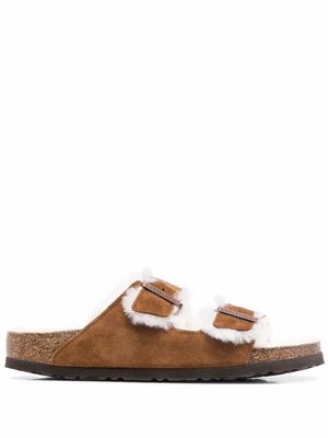 Birkenstock sandales Arizona à doublure en fourrure - Tons neutres