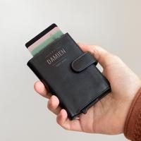 Pasjeshouder leer - met naam - Zwart