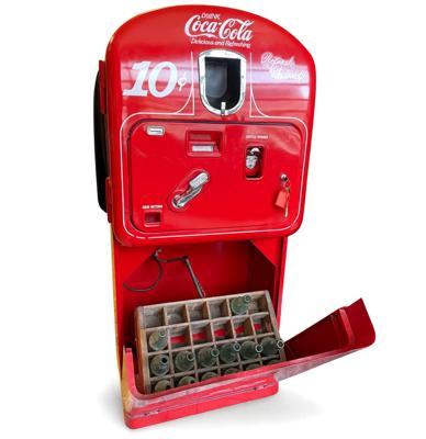 Vendorlator 27A Coca-Cola Machine Met Zeldzame Voet - Oudere Restauratie, Functioneerd