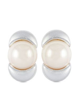 Nina Ricci boucles d'oreilles à perles artificielles pre-owned (années 1990) - Blanc