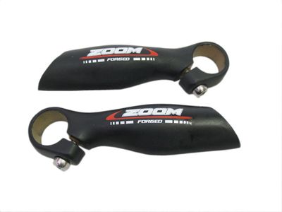 Zoom handvat bar-end - anatomische vorm - 1 set (2 bar ends) - 22,2 mm doorsnede - aluminium - 138 gr/paar - zwart