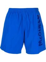 Alexander McQueen short de bain à logo imprimé - Bleu