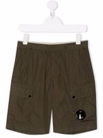 C.P. Company Kids short cargo à plaque logo - Vert