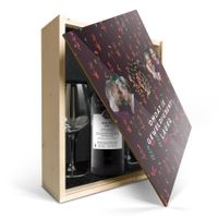 Wijnpakket met glas - Maison de la Surprise Merlot (Bedrukte deksel) - thumbnail