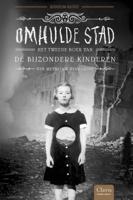 Omhulde stad (Hardback)