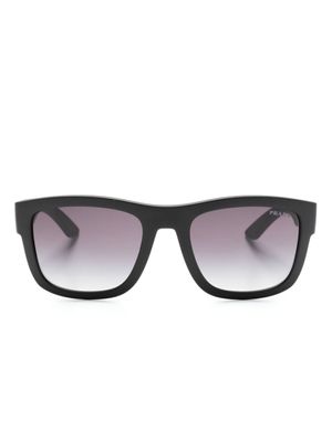 Prada Linea Rossa lunettes de soleil carrées à logo embossé - Noir