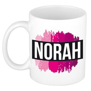 Naam cadeau mok / beker Norah met roze verfstrepen 300 ml