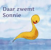 Daar zwemt Sonnie (Hardback)