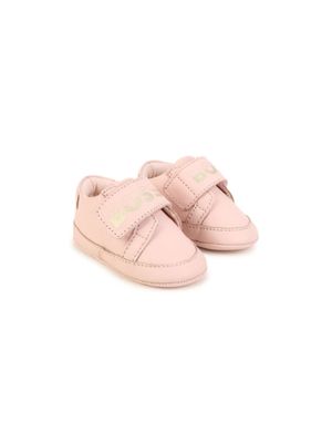 BOSS Kidswear chaussons en cuir à logo - Rose