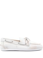 Miu Miu chaussures bateau à effet usé - Blanc