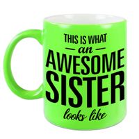 Awesome sister cadeau mok / beker neon groen voor zus 330 ml   - - thumbnail