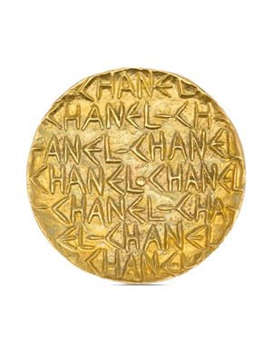 CHANEL Pre-Owned broche à logo - Or