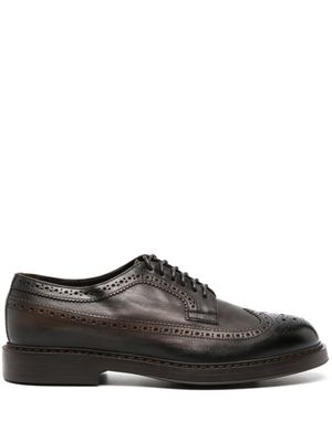 Doucal's chaussures oxford en cuir à lacets - Marron