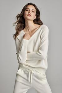 Cashmere trui met boothals en rolzoom