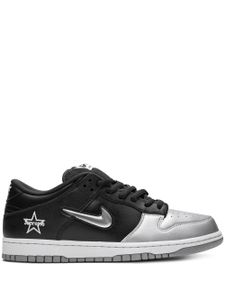 Nike x Supreme baskets SB Dunk Low - Argent