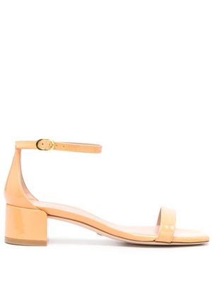 Stuart Weitzman sandales Nudist Curve en cuir verni - Orange