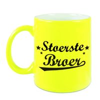 Stoerste broer cadeau mok / beker neon geel met sterren 330 ml - thumbnail