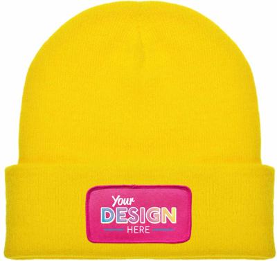 Muts met Gekleurd Label
