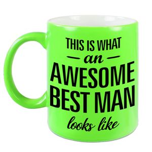 Awesome best man cadeau mok / beker voor bruiloft getuige neon groen 330 ml