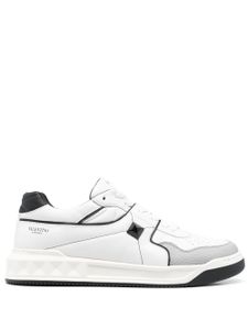 Valentino Garavani baskets mi-montantes One Stud - Blanc