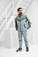 Nike Tech Woven Trainingspak Heren Lichtgroen - Maat M - Kleur: Lichtgroen | Soccerfanshop Nike Tech Woven Trainingspak Heren Lichtgroen - Maat M - Kleur: Lichtgroen | Soccerfanshop