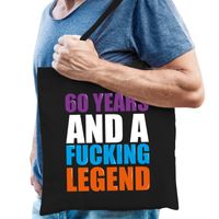 60 year legend / 60 jaar legende cadeau tas zwart voor heren - thumbnail