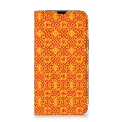 iPhone 13 | Hoesje met Magneet | Batik Oranje