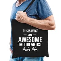 Zwart cadeau tas awesome tattoo artist / geweldige tattoo artiest voor dames en heren - Feest Boodschappentassen - thumbnail